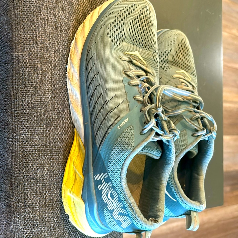 Hoka Arahi 3
